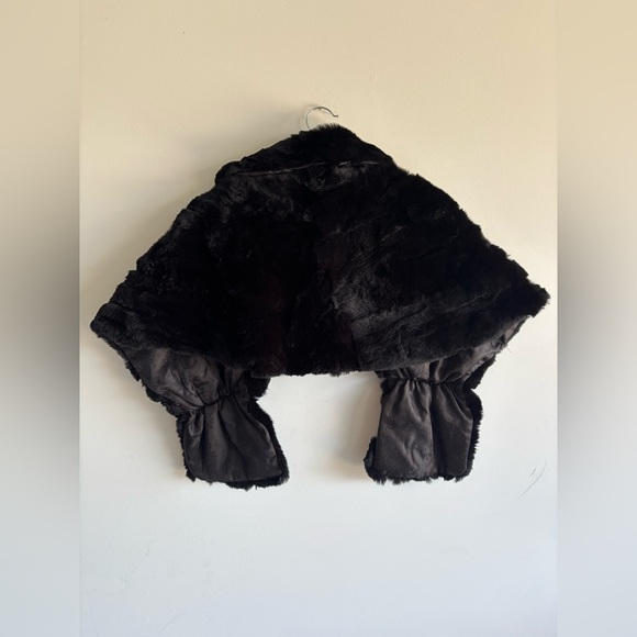 Oburla Fine Furs 100% Real Rabbit Fur Shawl Wrap — One Size - Picture 6 of 6